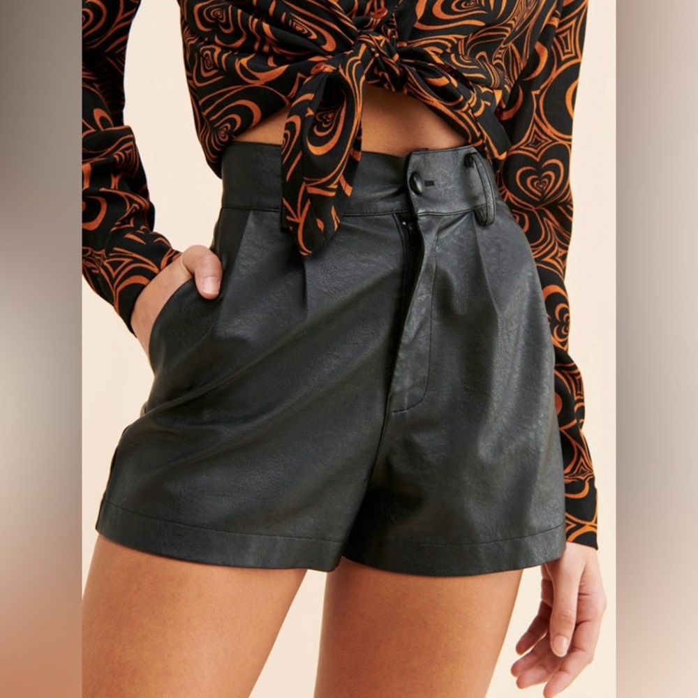 Revolve Charlie Holiday Vegan Leather Shorts in Black (Size XS/US 2)